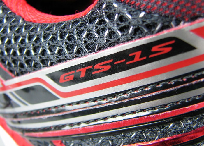 15версия полностью отличается от модели GTS 14. В данных кроссовках сочетаются свойства стабильности, амортизации и контроля пронации.